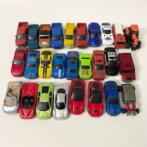 Lot of 27  Die-Cast Maisto Toy Cars Diecast